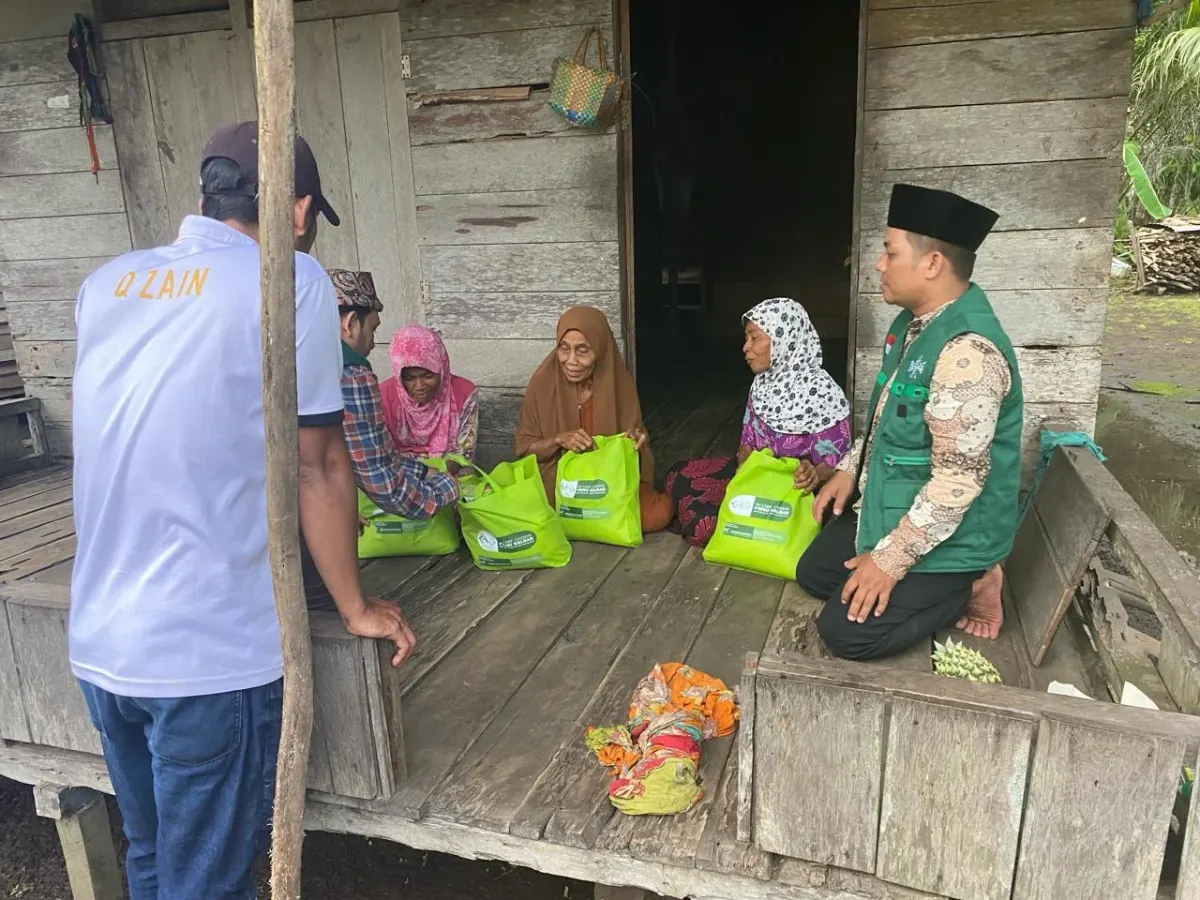 LAZISNU Kalbar Salurkan Santunan Ramadhan di Parit Sidomolya Desa Sungai Asam