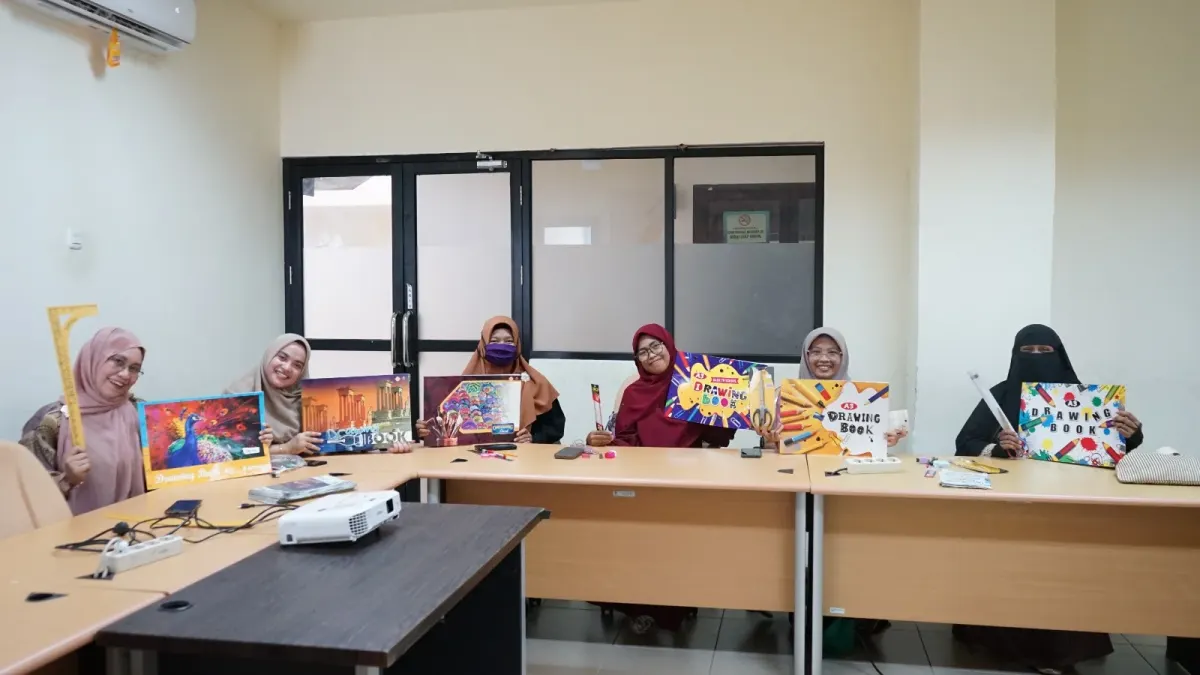 Mengasah Keterampilan Menjahit, Memperkuat Kemandirian: Ketua LKKNU Kalbar Inisiasi Program Gratis untuk Pemberdayaan Perempuan